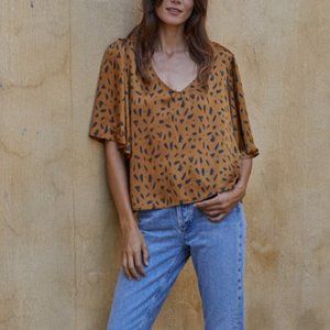 NWT Silky Flare Sleeve Speckled top